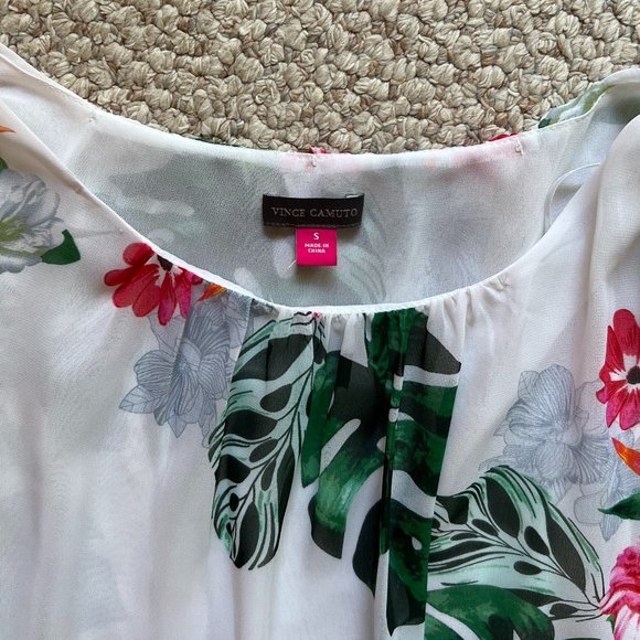 VINCE CAMUTO - Tropical Print Batwing Blouse - Excellent Condition - Picture 8 of 9